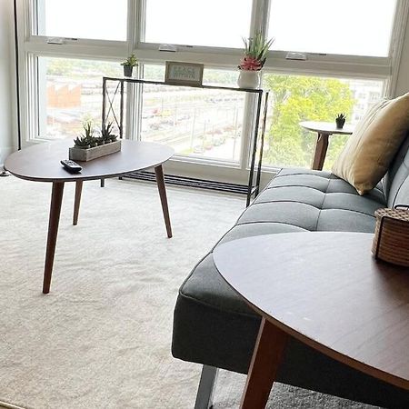 Studio Apartment, Queen Bed, Wifi, Kitchen, Washer & Dryer In تشارلوت المظهر الخارجي الصورة