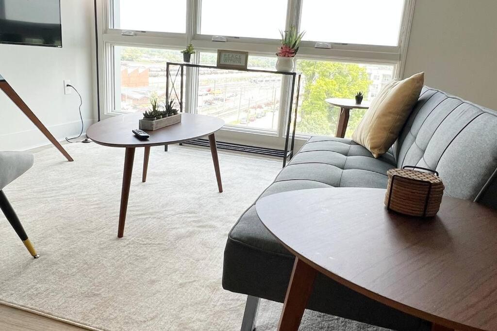 Studio Apartment, Queen Bed, Wifi, Kitchen, Washer & Dryer In تشارلوت المظهر الخارجي الصورة