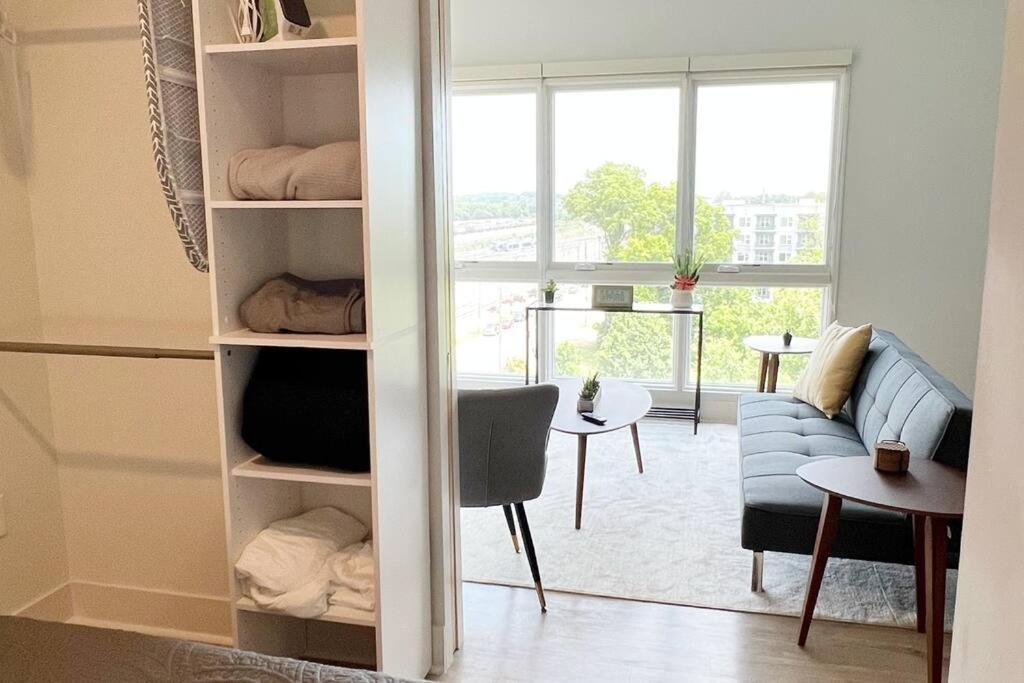 Studio Apartment, Queen Bed, Wifi, Kitchen, Washer & Dryer In تشارلوت المظهر الخارجي الصورة