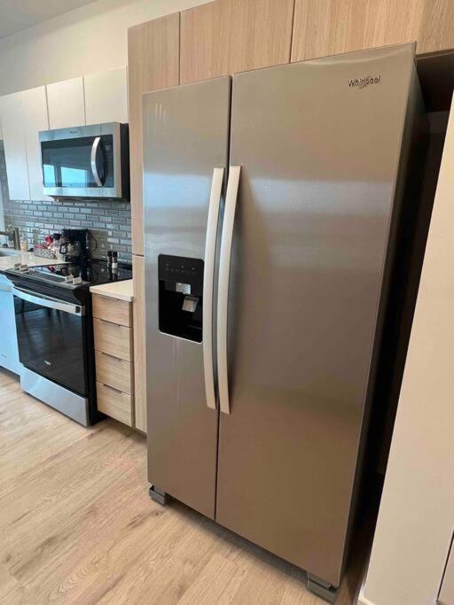 Studio Apartment, Queen Bed, Wifi, Kitchen, Washer & Dryer In تشارلوت المظهر الخارجي الصورة