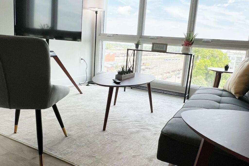 Studio Apartment, Queen Bed, Wifi, Kitchen, Washer & Dryer In تشارلوت المظهر الخارجي الصورة